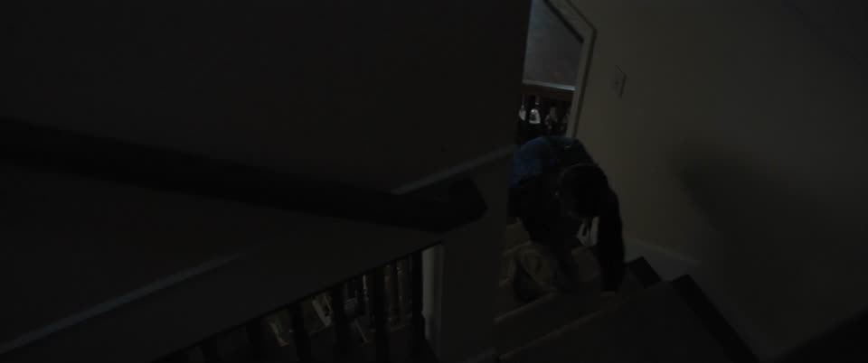 Weapons (2025) Hindi Dubbed Movie screenshot 6