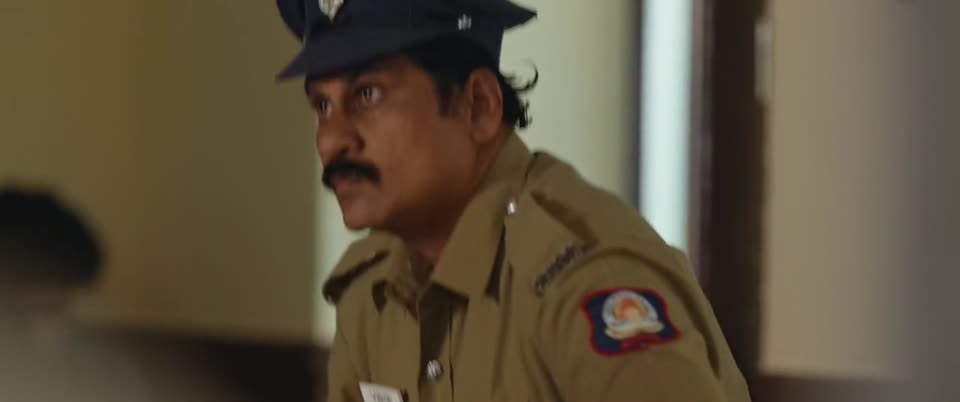 Tourist Family (2025) Hindi Dubbed Movie screenshot 6