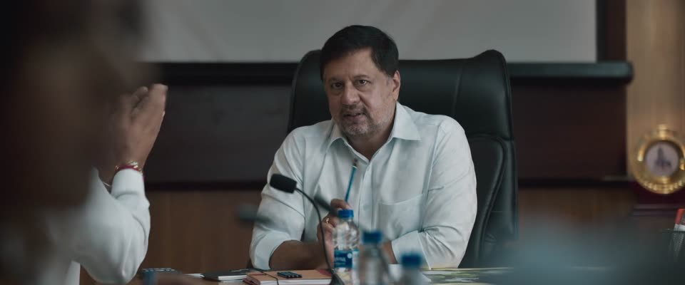 The Door (2025) Hindi Dubbed Movie screenshot 2