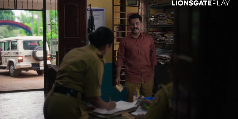 Soothravakyam (2025) Hindi Dubbed Movie screenshot 1