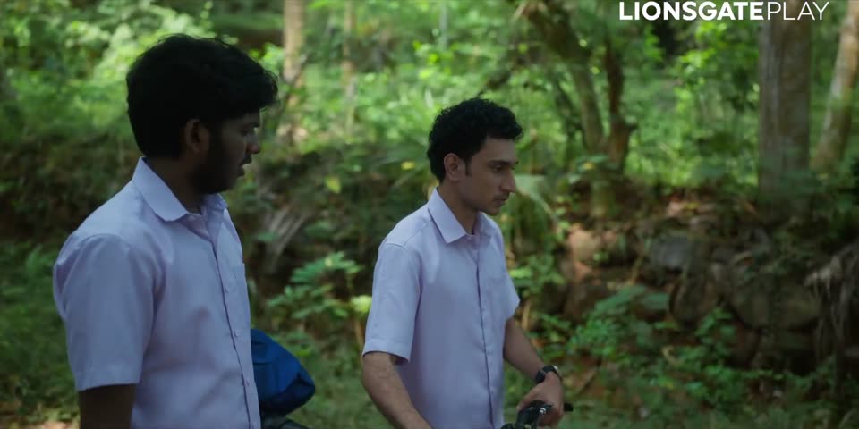 Soothravakyam (2025) Hindi Dubbed Movie screenshot 3