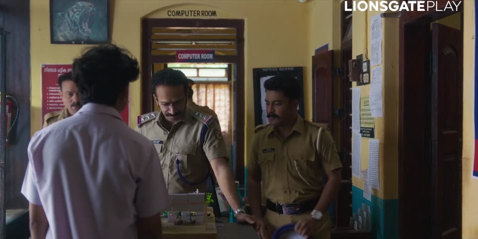 Soothravakyam (2025) Hindi Dubbed Movie screenshot 4
