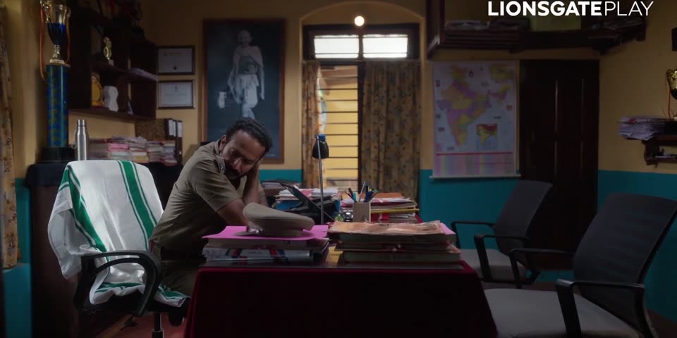 Soothravakyam (2025) Hindi Dubbed Movie screenshot 5