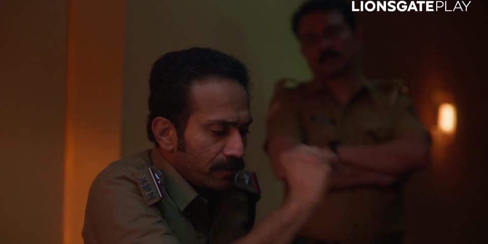 Soothravakyam (2025) Hindi Dubbed Movie screenshot 6
