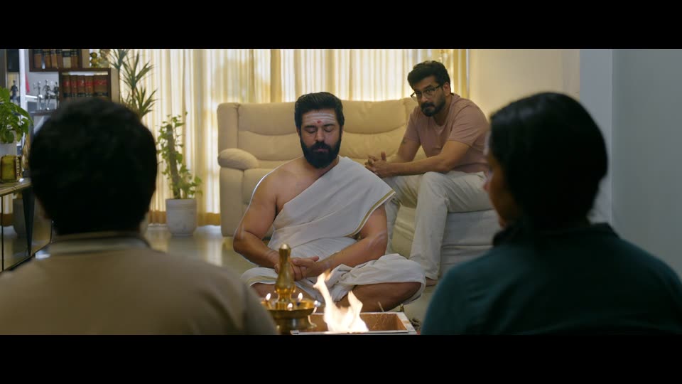 Sarvam Maya (2025) Hindi DUbbed Movie screenshot 2
