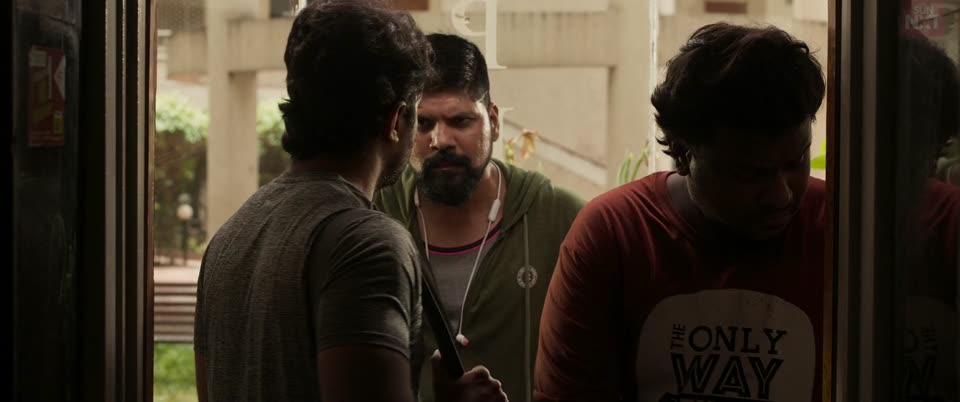 Theeyavar Kulaigal Nadunga (2025) Hindi Dubbed Movie screenshot 1