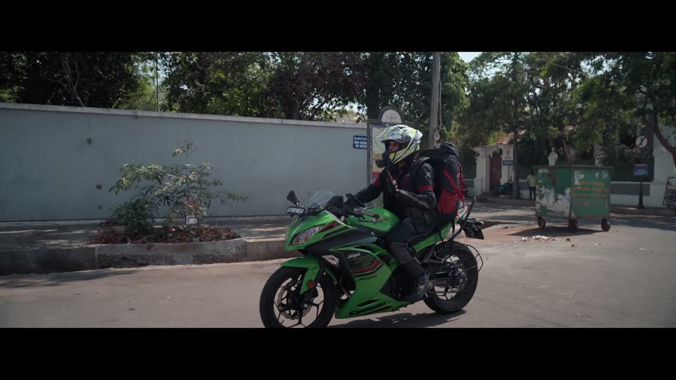 Revolver Rita (2025) Hindi Dubbed Movie screenshot 4