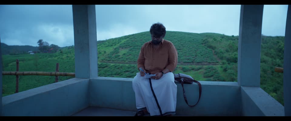 Valathu Vashathe Kallan (2026) Hindi Dubbed Movie screenshot 3