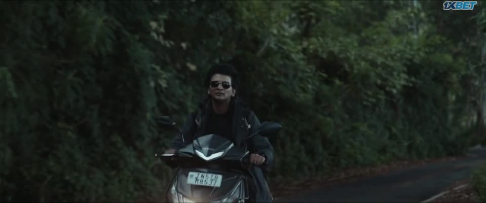 Photographer (2026) Hindi Dubbed Movie screenshot 2