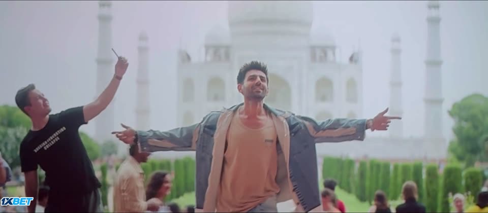 Tu Meri Main Tera Main Tera Tu Meri (2025) Hindi Movie screenshot 4