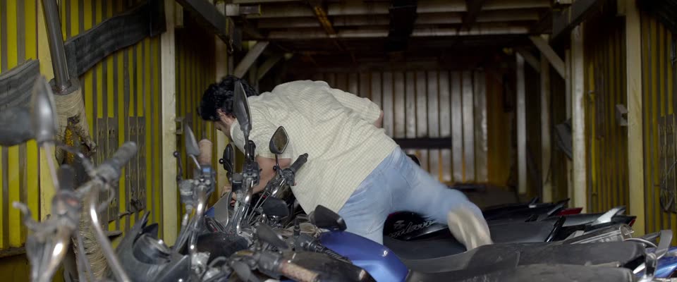 Guns of Banaras (2020) Hindi Movie screenshot 4