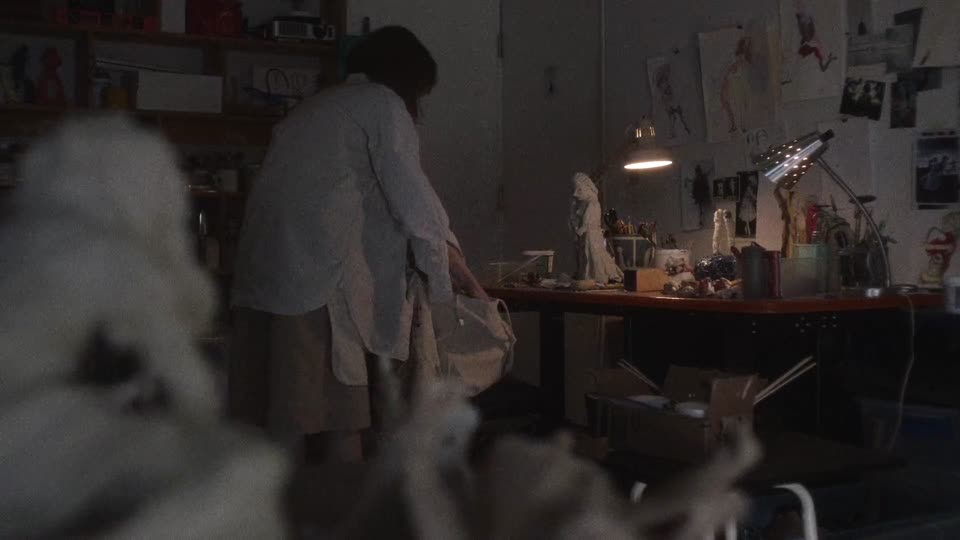 Showing Up (2022) Hindi Dubbed Movie screenshot 1