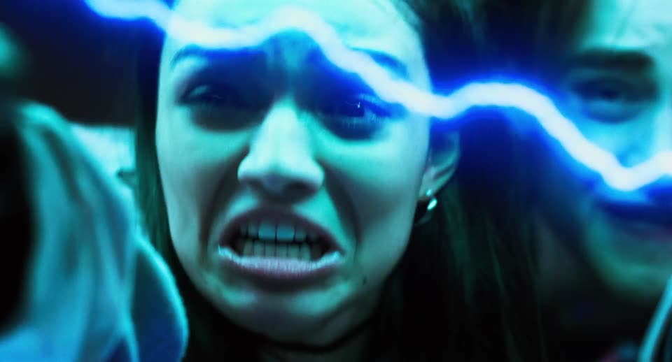 Y2K (2024) Hindi Dubbed Movie screenshot 6