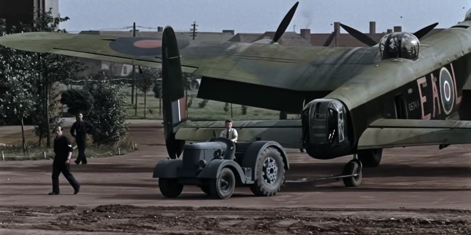 Britain and the Blitz (2025) Hindi Dubbed Movie screenshot 3