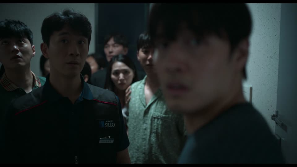 Wall to Wall (2025) Hindi Dubbed Movie screenshot 3