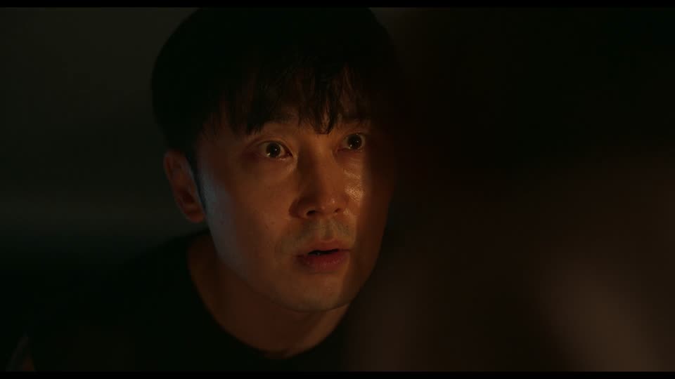 Wall to Wall (2025) Hindi Dubbed Movie screenshot 5