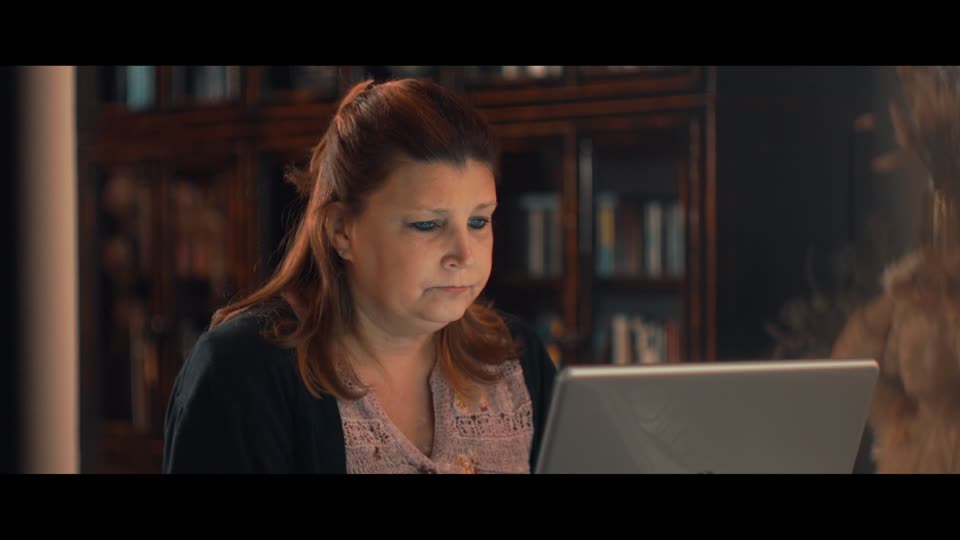 Trainwreck P.I. Moms (2025) Hindi Dubbed MOvie screenshot 1