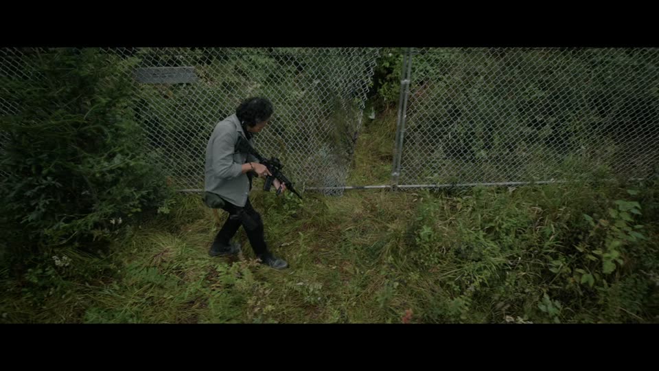 40 Acres (2025) Hindi Dubbed Movie screenshot 5