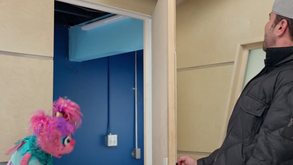 Elmo and Mark Robers Merry Giftmas (2025) Hindi Dubbed Movie screenshot 3
