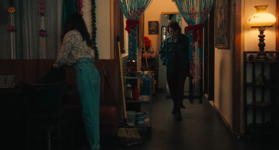Song Sung Blue (2025) Hindi Dubbed Movie screenshot 4