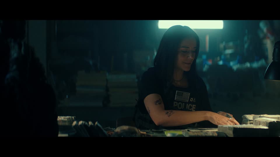 The Rip (2026) Hindi Dubbed Movie screenshot 3