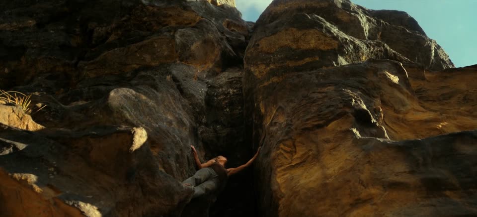 Apex (2026) Hindi Dubbed Movie screenshot 6