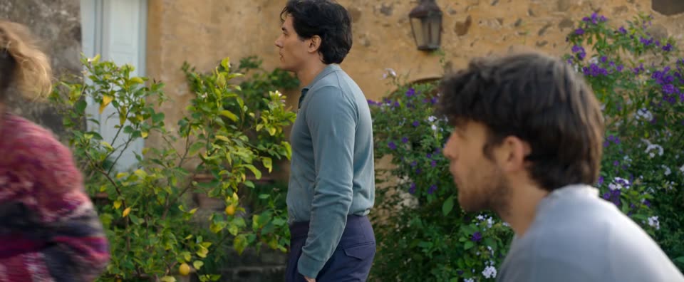 No Place to Be Single (2026) Hindi Dubbed Movie screenshot 5