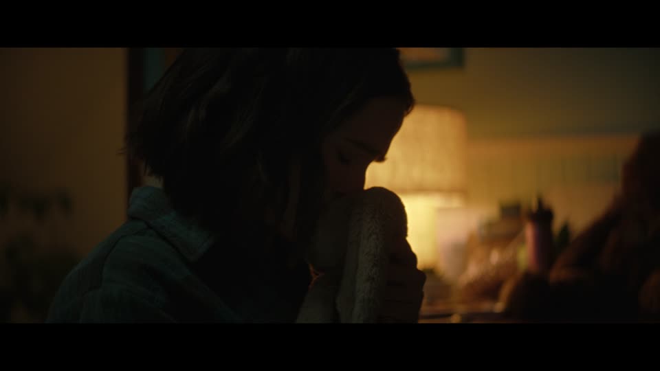 Voicemails for Isabelle (2026) Hindi Dubbed Movie screenshot 6