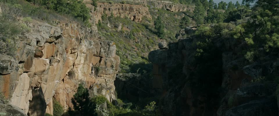 In the Grey (2026) Hindi Dubbed Movie screenshot 6