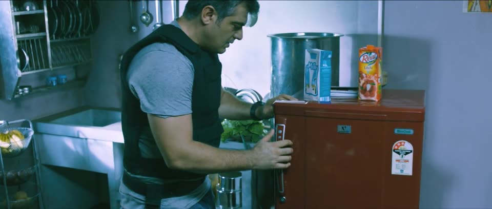 Arrambam (2013) Hindi Dubbed Movie screenshot 4