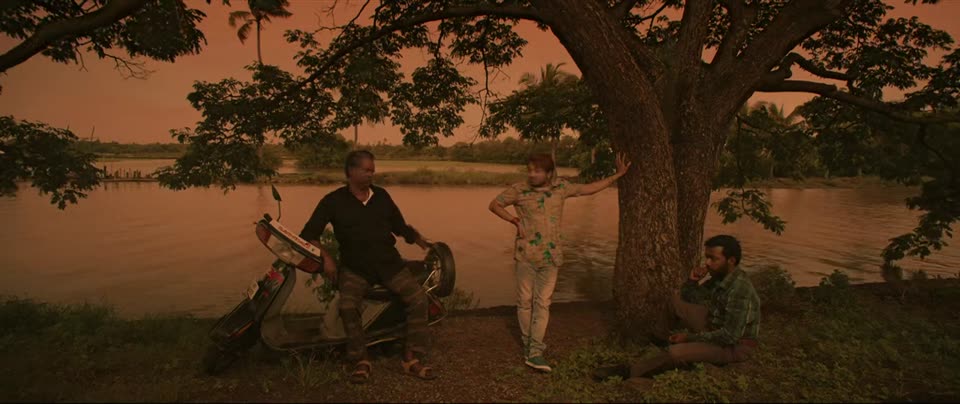 Oru Yamandan Premakadha (2019) Hindi Dubbed Movie screenshot 4